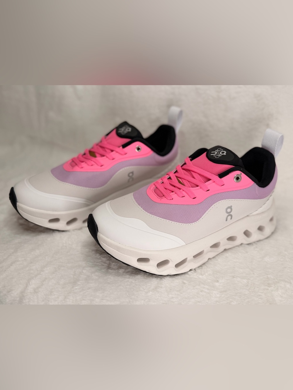Loewe x On Cloudtilt 2.0 in the 'Pink/White' colorway - Picture 4 of 7